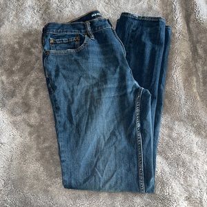 32/34 Old Navy Slim Fit Jeans. There is slight wear in the crotch area